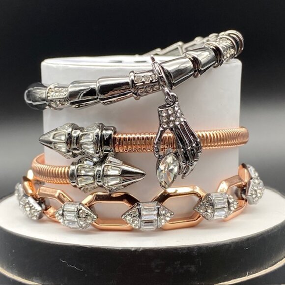 Gilded Apparition ST50590 Halloween Stack 2025 Diamond Skeleton Hand - Picture 3 of 5